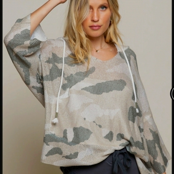 HOODED LIGHT WEIGHT CAMO TOP - Picture 5 of 6